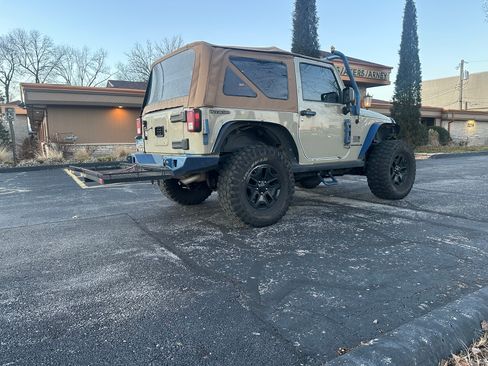 Used 2017 Jeep Wrangler Sport image 4