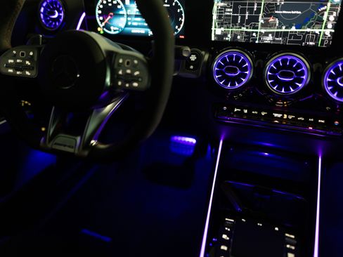 Used 2021 Mercedes-Benz GLB 35 AMG 4MATIC image 16