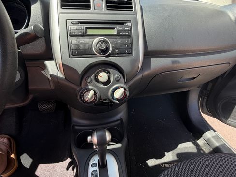 Used 2014 Nissan Versa SV FWD image 10