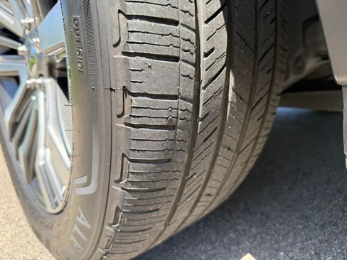 Used 2017 Ford Explorer Platinum image 9