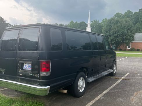 Used 2011 Ford E-350 and Econoline 350 XLT RWD image 6