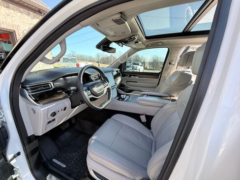 Used 2023 Jeep Grand Wagoneer 4WD w/ Convenience Group III image 8