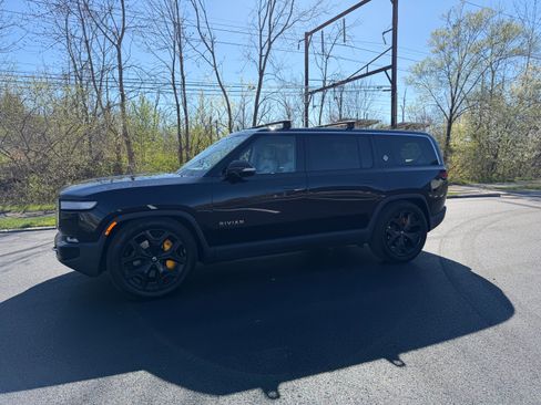 Used 2024 Rivian R1S Adventure image 2