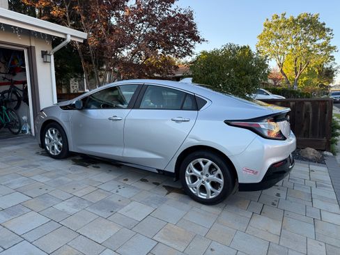 Used 2018 Chevrolet Volt Premier w/ Driver Confidence Package image 5