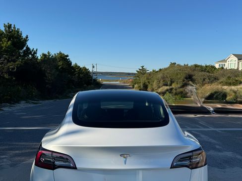 Used 2023 Tesla Model 3 Standard Range image 2