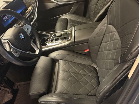 Used 2023 BMW X7 xDrive40i w/ Premium Package image 2