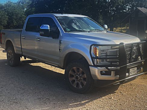 Used 2018 Ford F250 Platinum w/ Platinum Ultimate Package AWD/4WD image 5