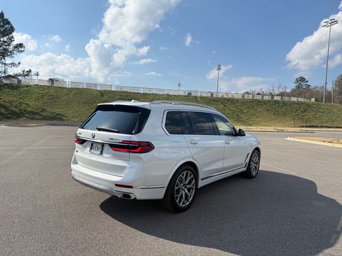 Used 2024 BMW X7 xDrive40i w/ Executive Package image 9