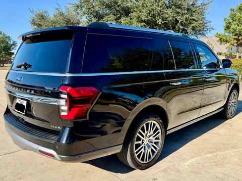 Used 2022 Ford Expedition Max Limited image 6
