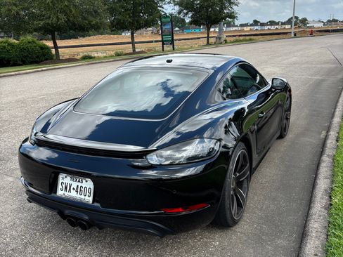 Used 2018 Porsche 718 Cayman GTS image 16