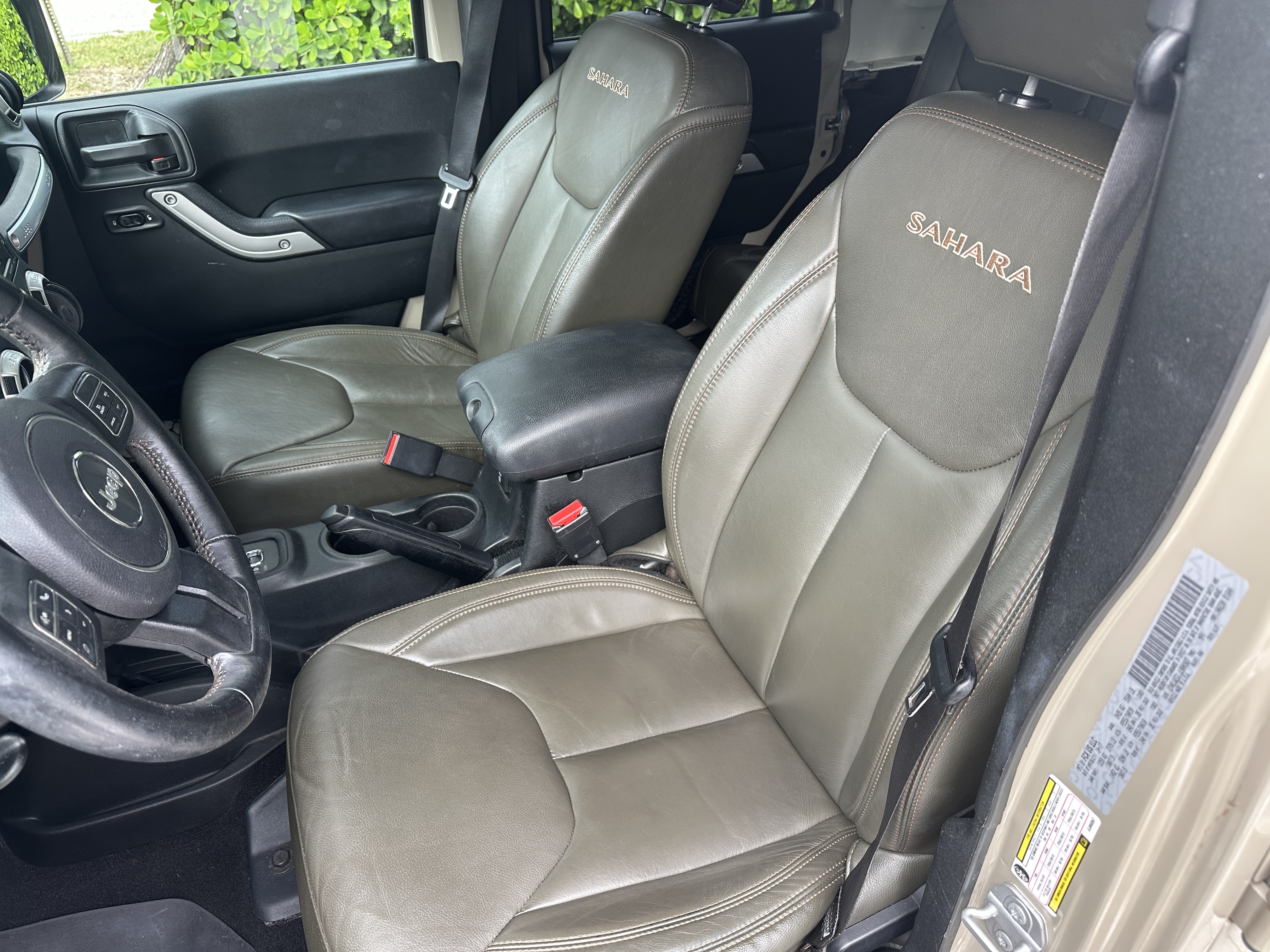 Used 2018 Jeep Wrangler Unlimited Sahara w/ Max Tow Package AWD/4WD image 6
