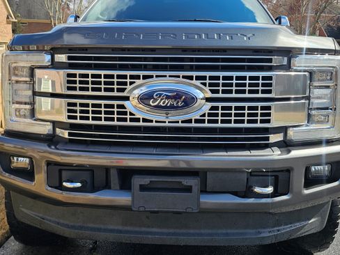 Used 2019 Ford F350 Platinum w/ Platinum Ultimate Package image 2