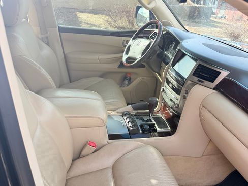 Used 2014 Lexus LX 570 4WD image 9