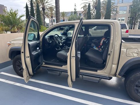Used 2017 Toyota Tacoma TRD Off-Road w/ Tow Package RWD image 11