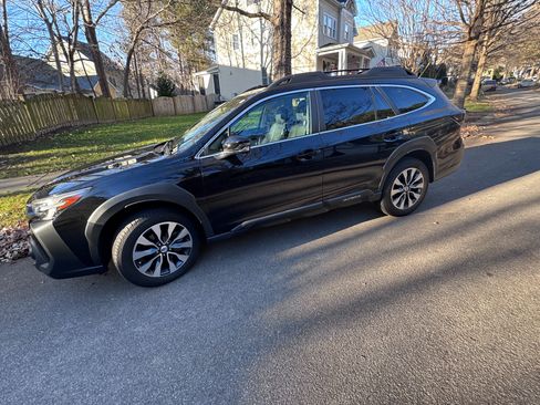 Used 2023 Subaru Outback Limited XT image 1