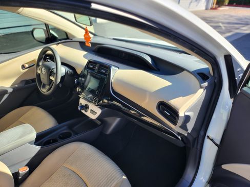 Used 2016 Toyota Prius Two image 19