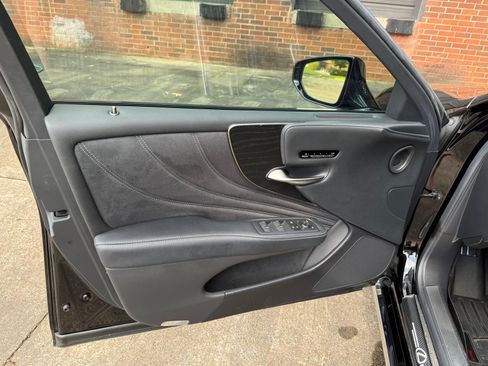 Used 2021 Lexus LS 500 w/ Accessory Package (Z1) RWD image 26