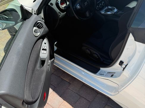 Used 2010 Nissan 370Z Coupe RWD image 6