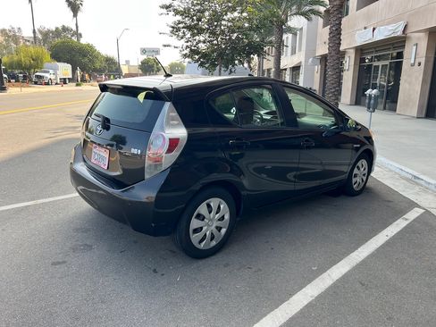 Used 2013 Toyota Prius C One image 9
