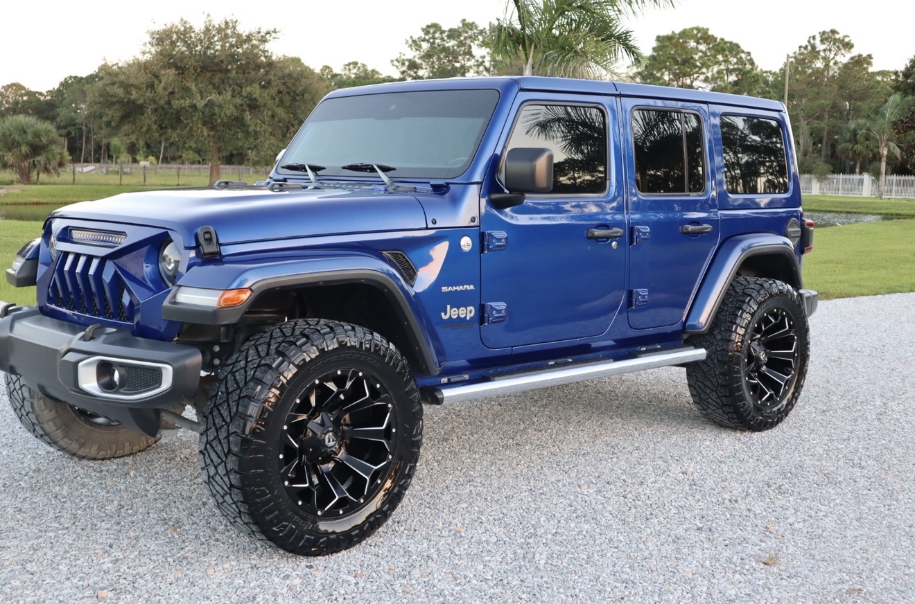 Used 2019 Jeep Wrangler Unlimited Sahara AWD/4WD image 2