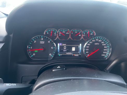 Used 2017 Chevrolet Suburban LT image 9