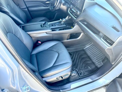 Used 2025 Toyota Grand Highlander AWD Hybrid image 17