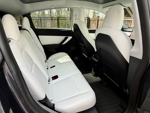 Used 2022 Tesla Model Y Performance image 27