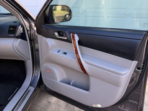 Used 2013 Toyota Highlander Limited image 13