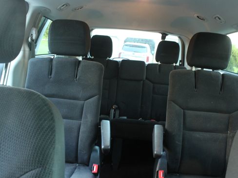 Used 2019 Dodge Grand Caravan SE w/ UConnect Hands-Free Group FWD image 12