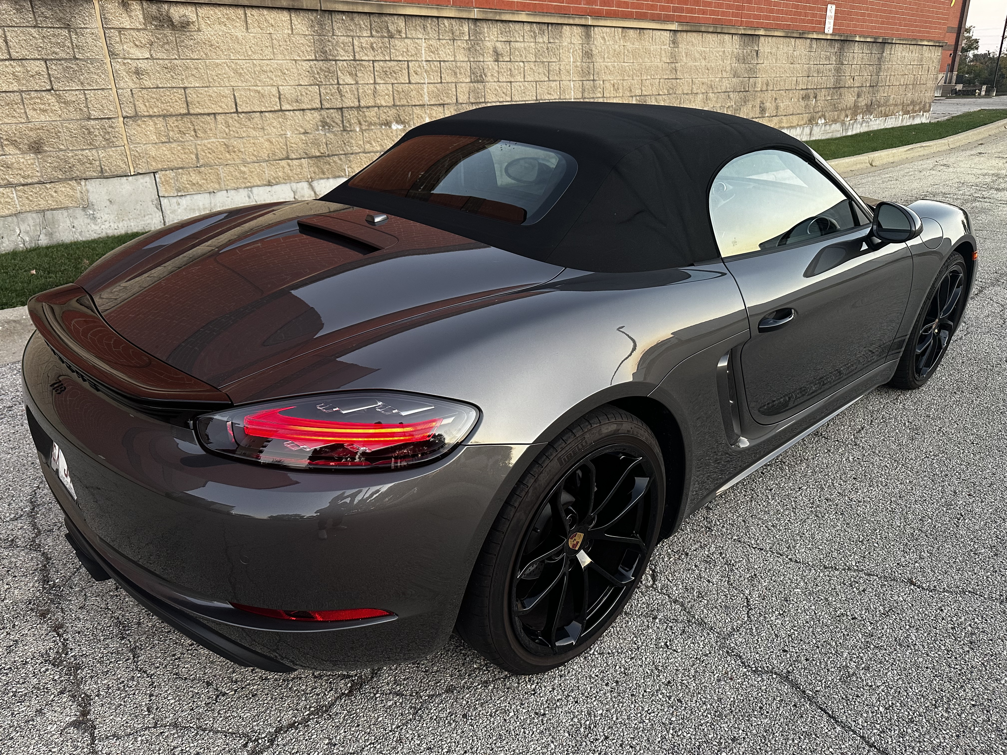 Used 2024 Porsche 718 Boxster RWD image 9