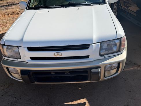 Used 1998 INFINITI QX4 4WD image 2
