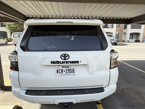 Used 2018 Toyota 4Runner SR5 AWD/4WD image 5