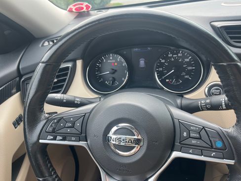 Used 2018 Nissan Rogue SL w/ Premium Package image 6