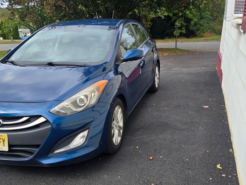 Used 2014 Hyundai Elantra GT image 2