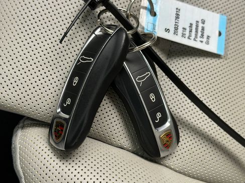 Used 2018 Porsche Panamera image 23