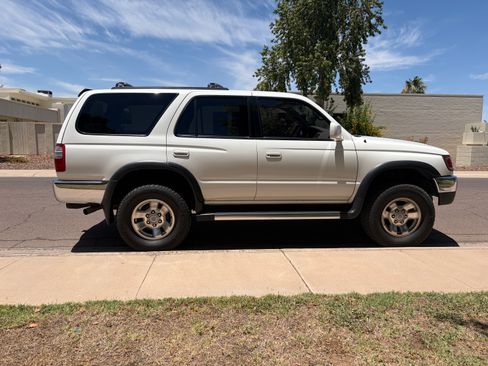 Used 1998 Toyota 4Runner SR5 AWD/4WD image 2