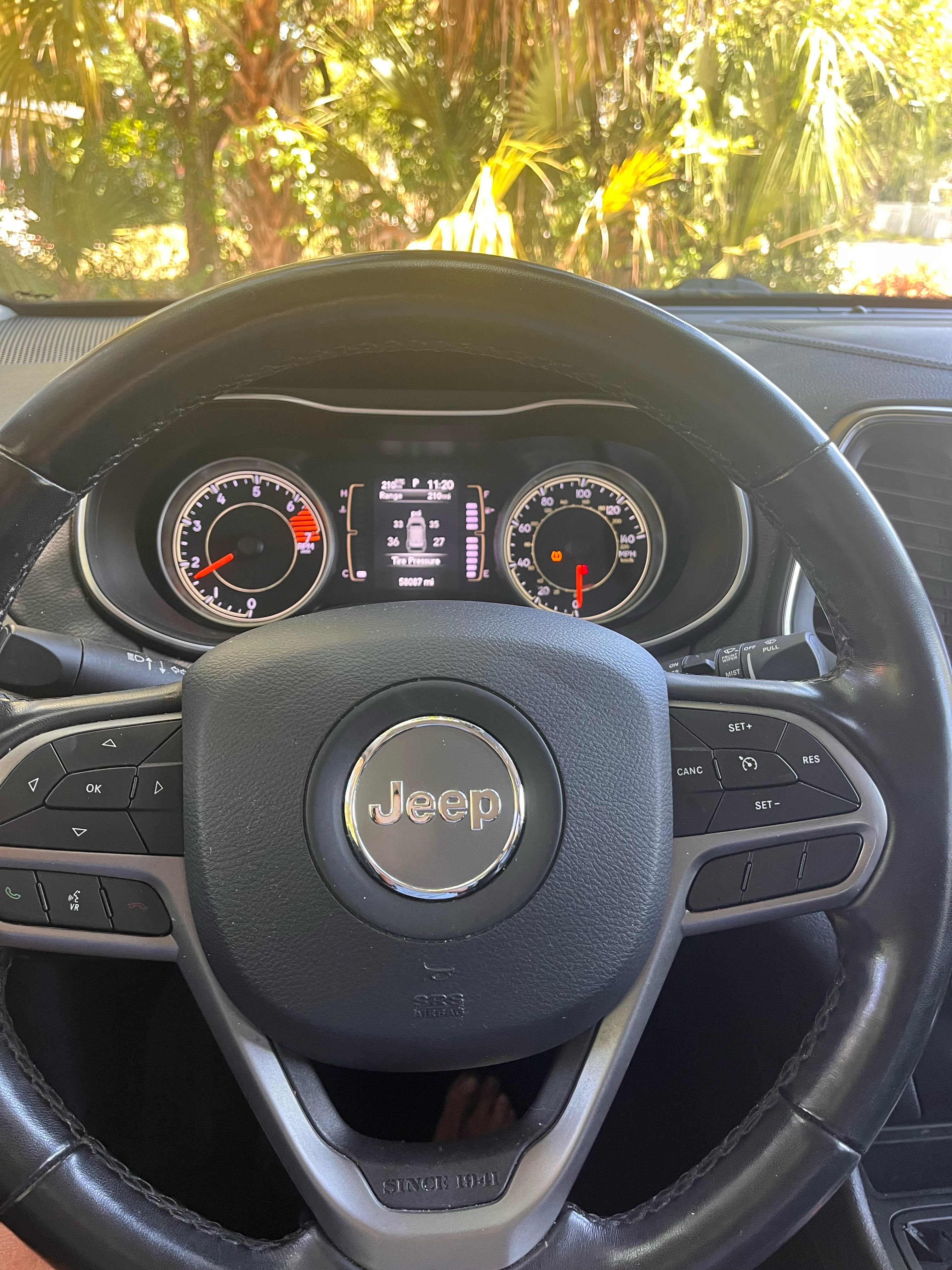 Used 2021 Jeep Cherokee Latitude Plus FWD image 8