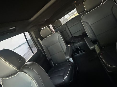 Used 2021 GMC Yukon XL SLT w/ SLT Premium Package image 4