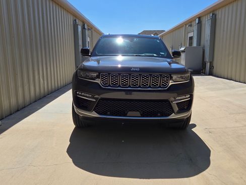 Used 2022 Jeep Grand Cherokee Summit image 2