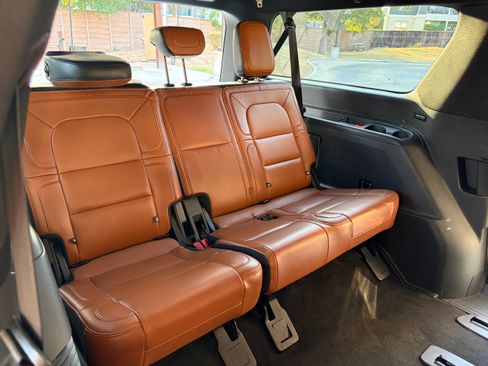 Used 2021 Lincoln Navigator L Reserve RWD image 11