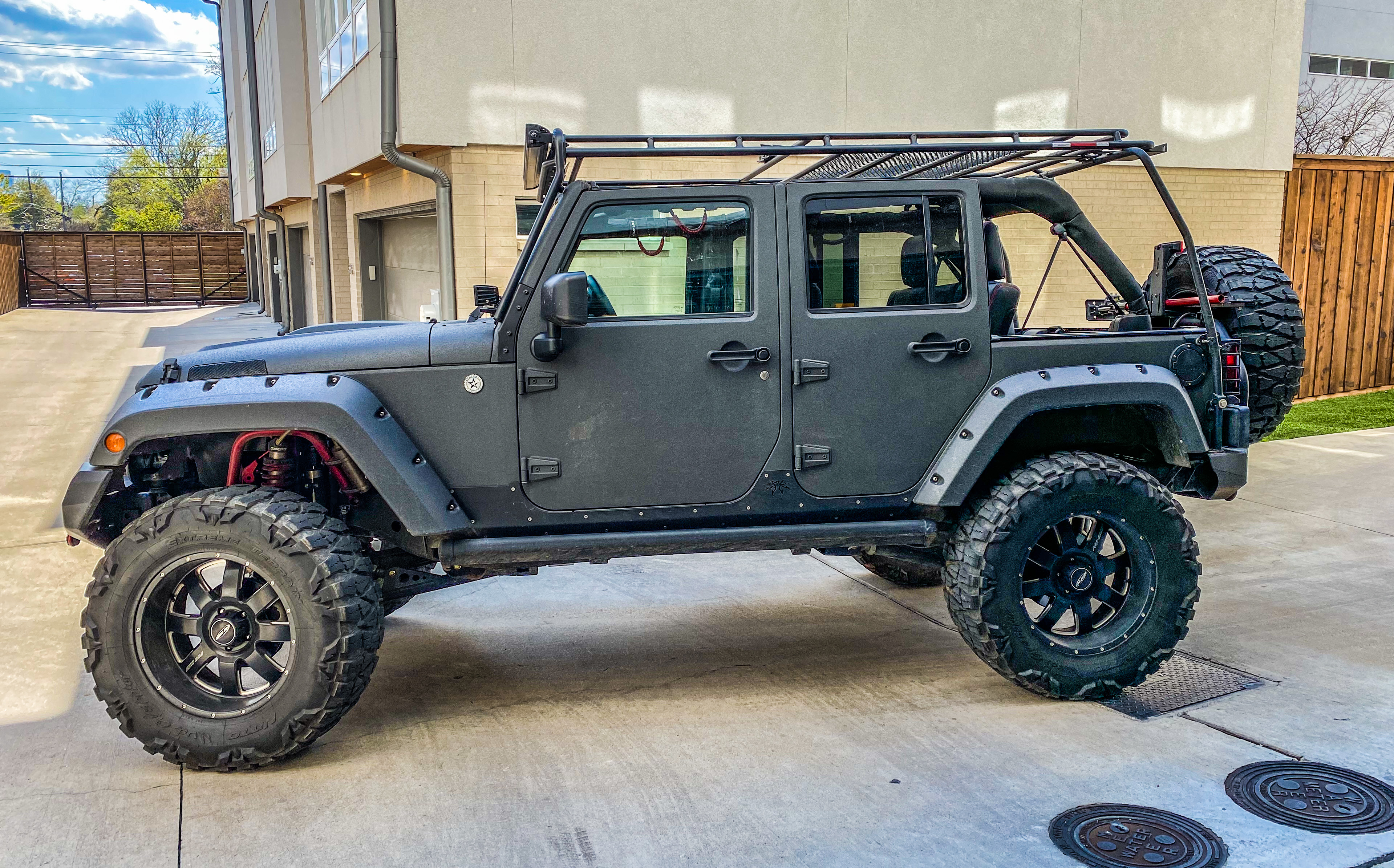 Used 2015 Jeep Wrangler Unlimited Rubicon w/ Connectivity Group AWD/4WD image 2