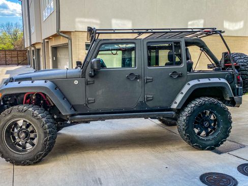 Used 2015 Jeep Wrangler Unlimited Rubicon w/ Connectivity Group AWD/4WD image 2