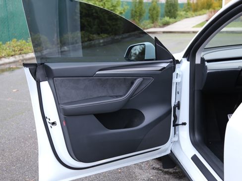 Used 2023 Tesla Model Y Performance image 10