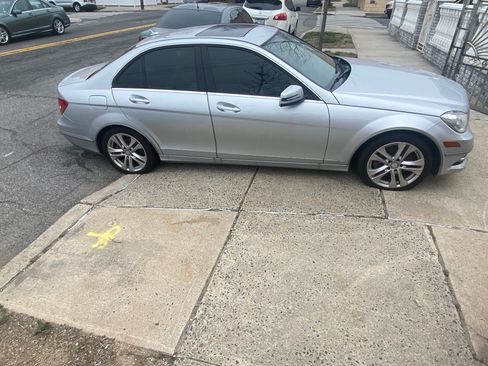 Used 2014 Mercedes-Benz C 300 4MATIC Sedan image 9