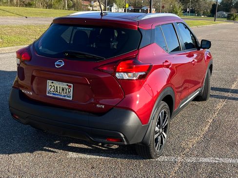 Used 2019 Nissan Kicks SR w/ SR Premium Package image 2