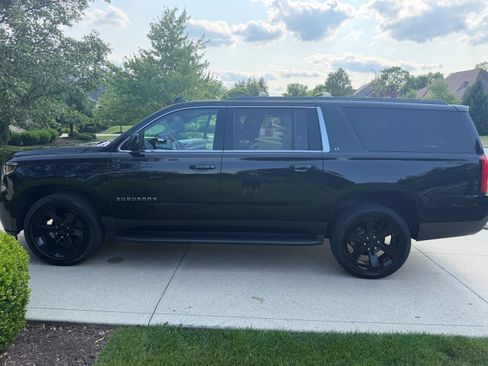 Used 2017 Chevrolet Suburban LT w/ Luxury Package AWD/4WD image 1
