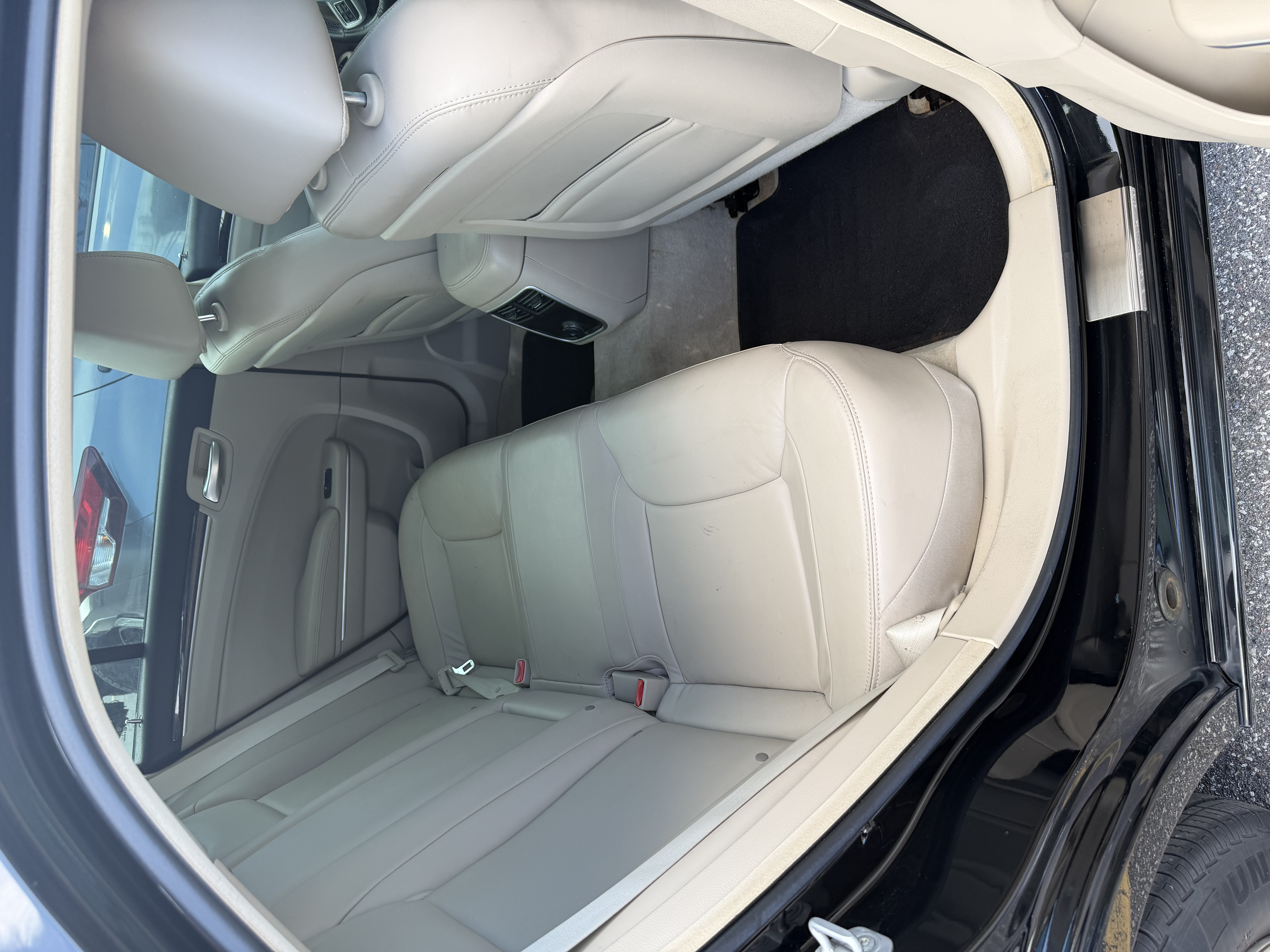 Used 2014 Chrysler 300 w/ Driver Convenience Group RWD image 6