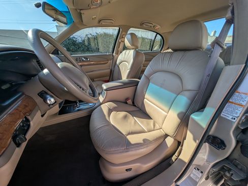Used 1999 Lincoln Continental image 12
