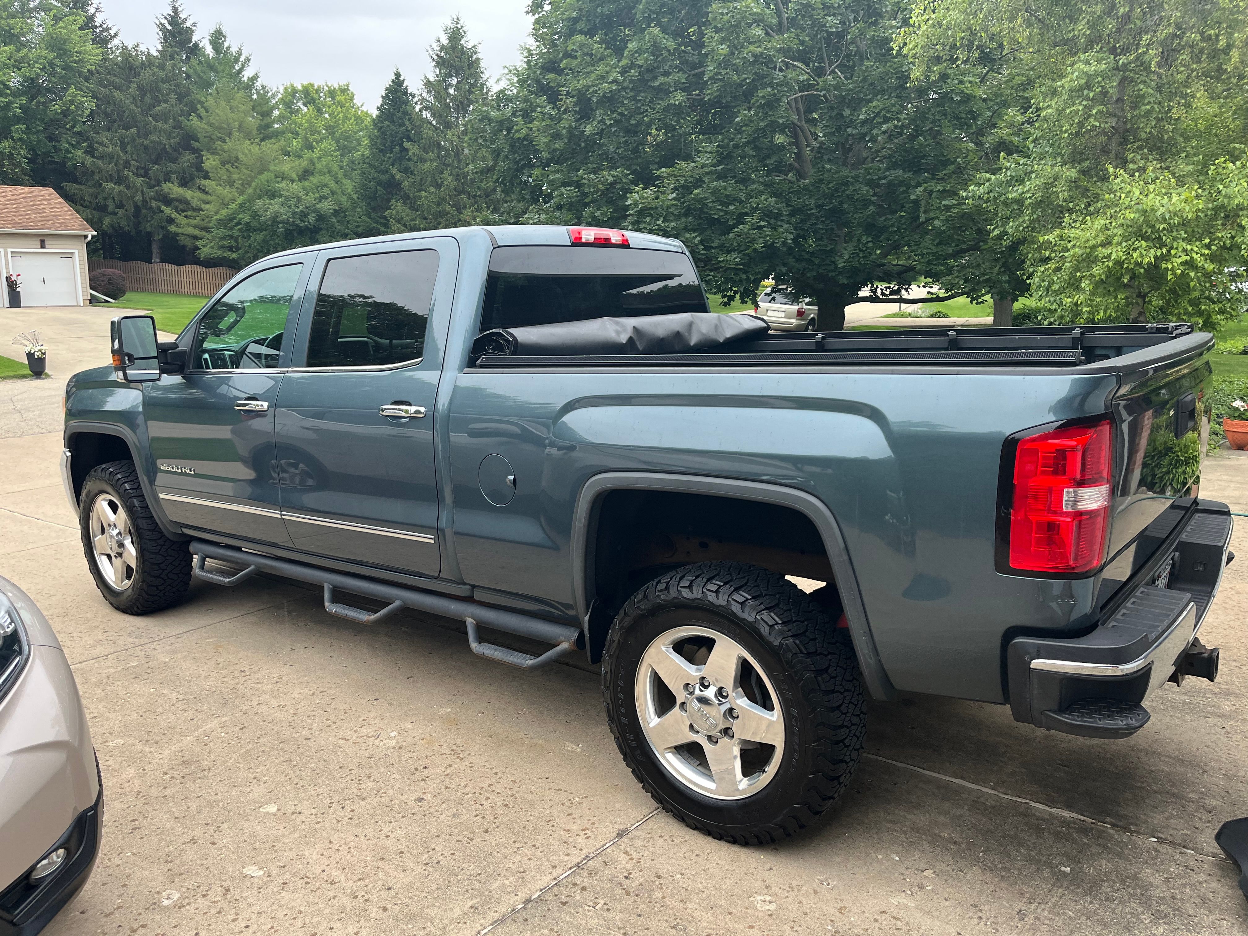 Used 2015 GMC Sierra 2500 SLT w/ Suspension Package, Off-Road AWD/4WD image 5