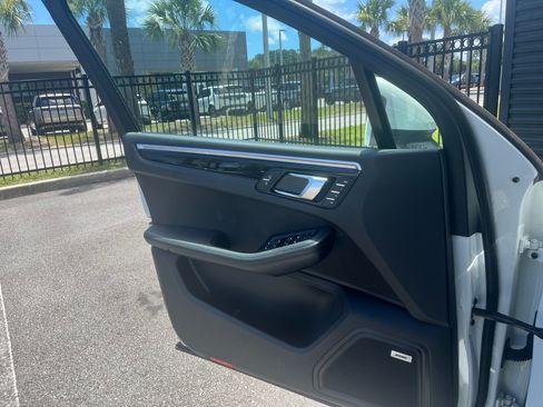 Used 2020 Porsche Macan S image 10